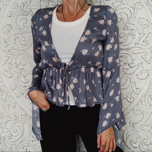 American Eagle Outfitters Tops - MUST GO!! American Eagle Bell Sleeve Top